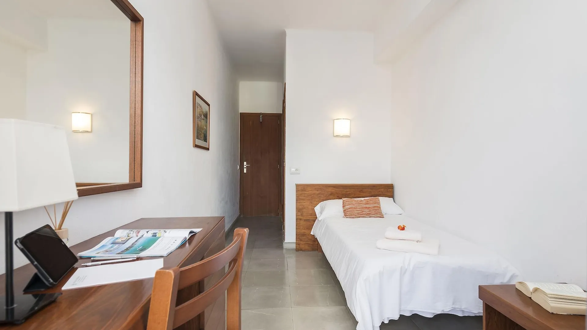 קאלה פיגרה Hotel Santanyi Port ספרד