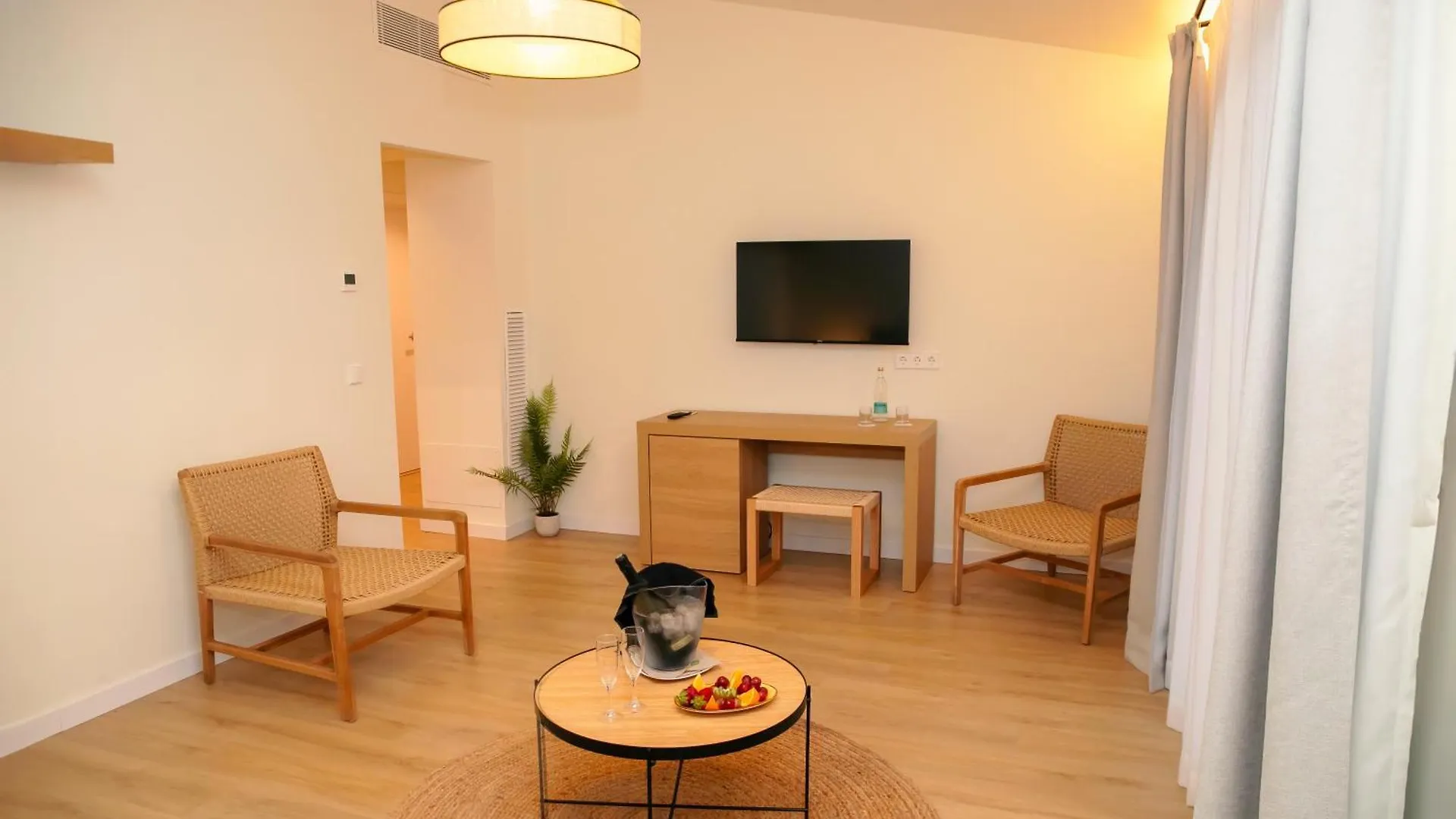 קאלה פיגרה Hotel Santanyi Port ספרד